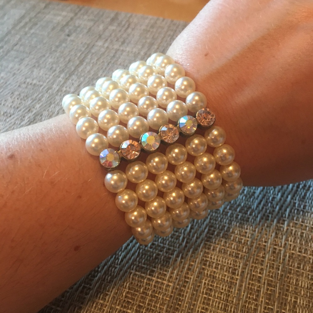 6-Layer Pearl Bracelet